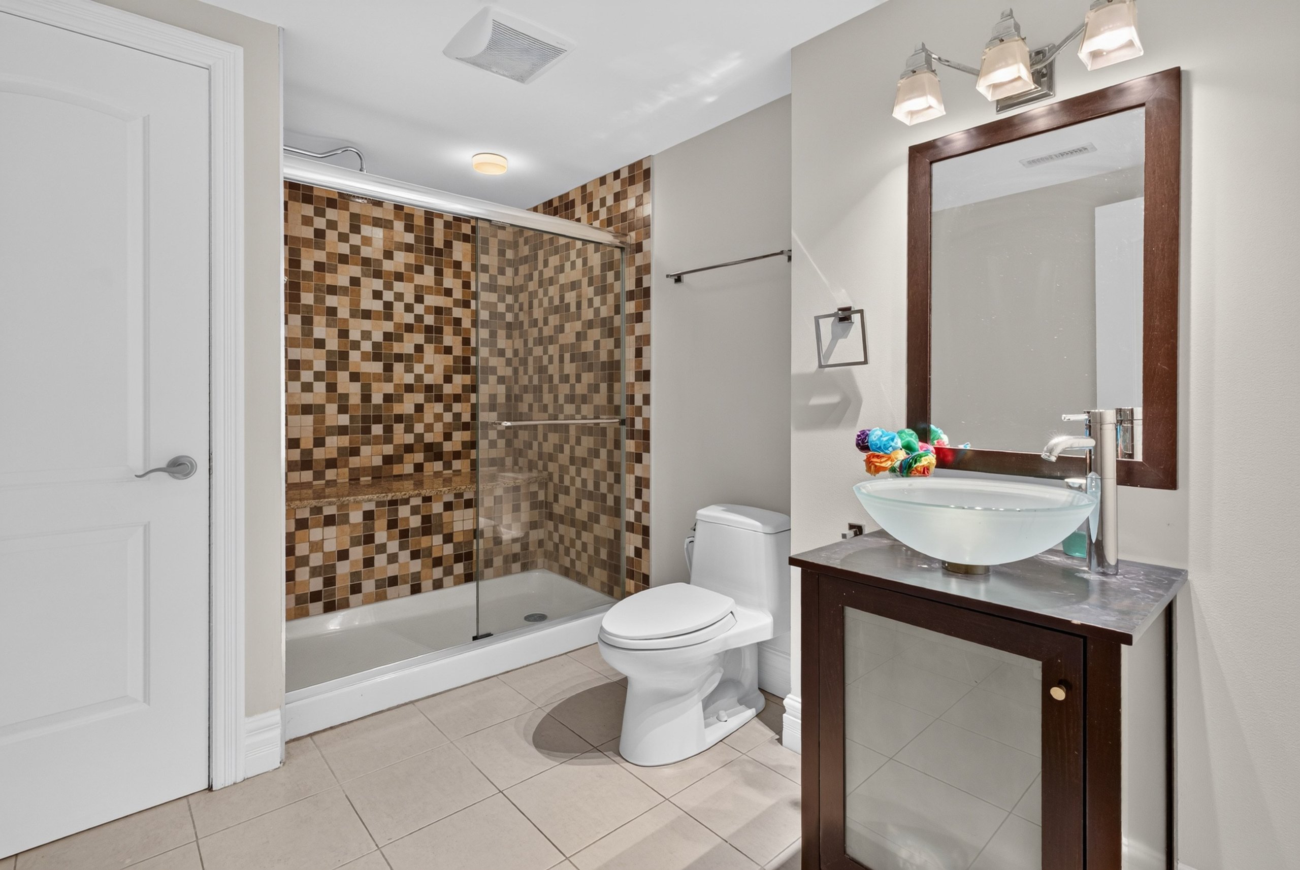 Lower level full bath