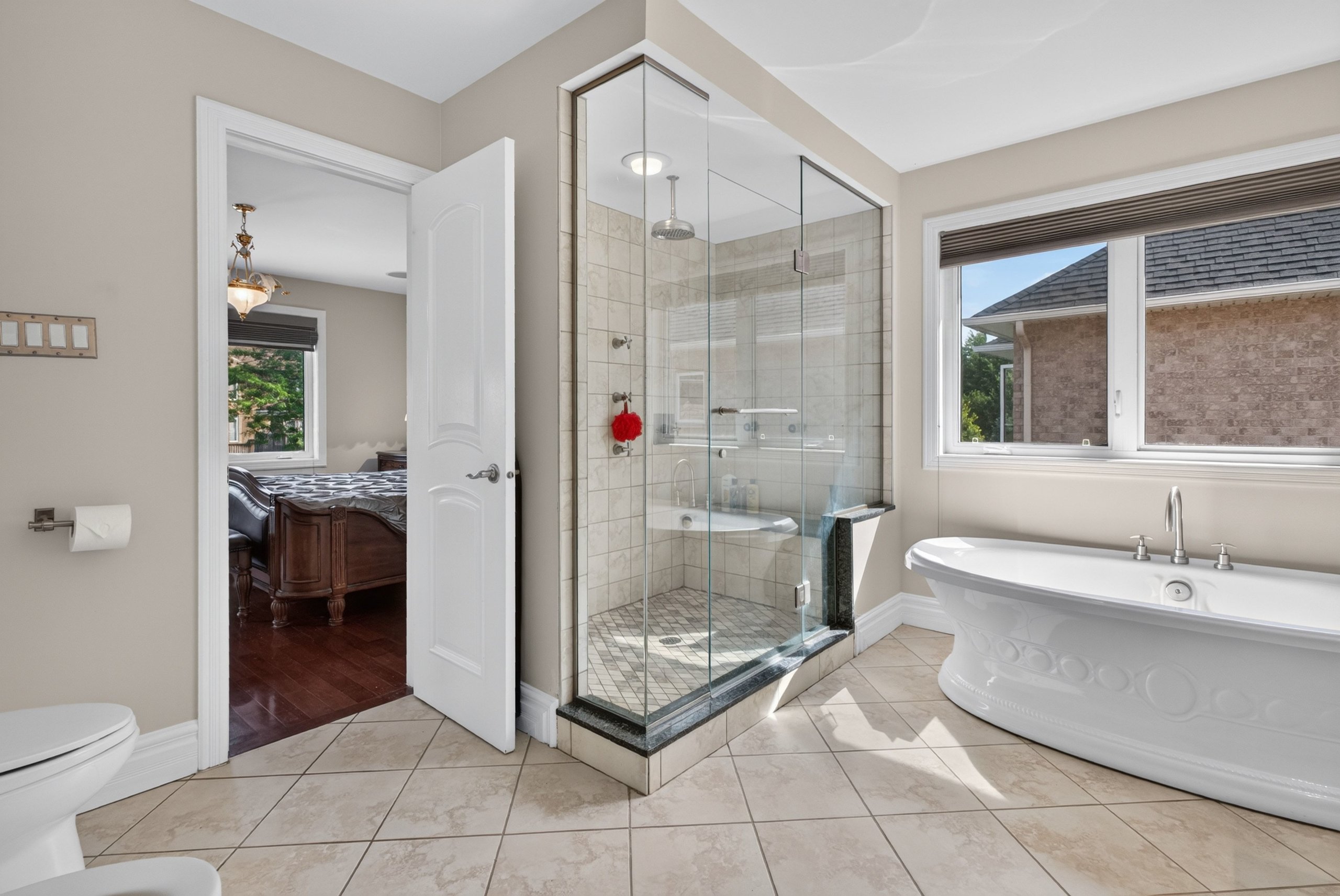 Glass rain shower in the ensuite